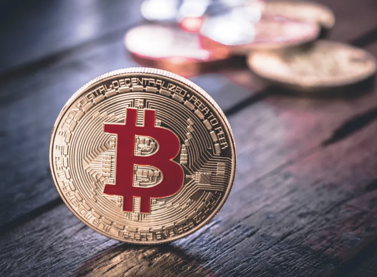 比特币暴跌至7.7万美元,28万人被“血洗”8.77亿美元